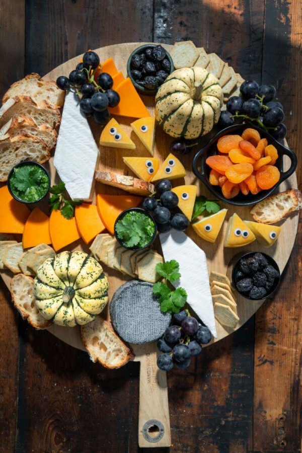 Halloween cheese board à l’ail rose