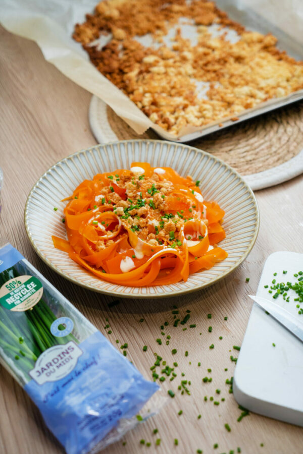 Tagliatelles de carottes, croustillant parmesan, sauce à l’ail